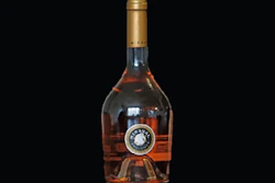 Mnet 130105 Jolie Pitt Wine Lead