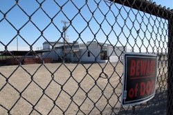 Mnet 115285 Ci7 1photo Horse Lead