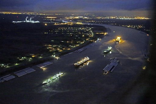 Mnet 116823 Oil Barge Spill