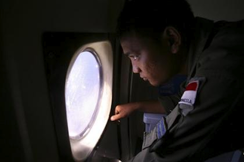 Mnet 32879 Malaysia Plane2