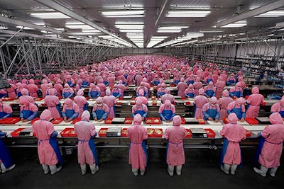 Mnet 36116 Workers In Chinese Factory2