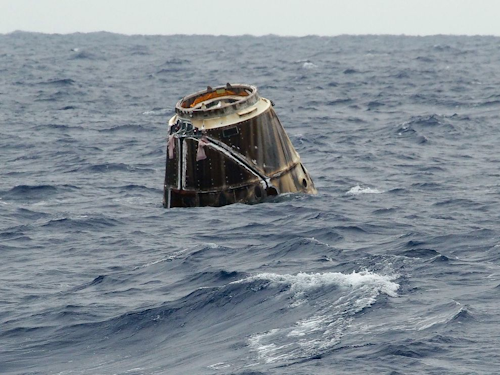 Mnet 37779 Spacex Dragon Capsule Splashes Down Ocean 54220 990x742