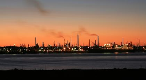 Mnet 120051 Oilrefinertynightsky