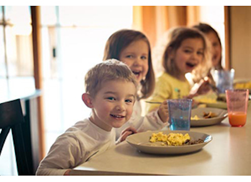 Mnet 141926 Kids Eating Bkfast Lead