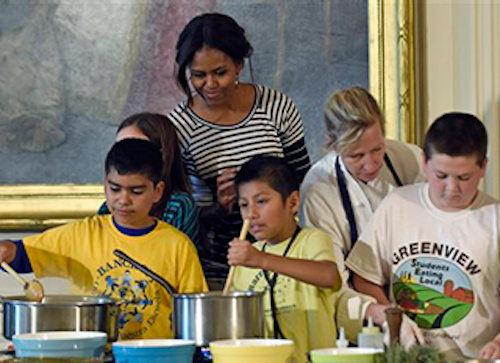 Mnet 142726 Obama Lunch Lead