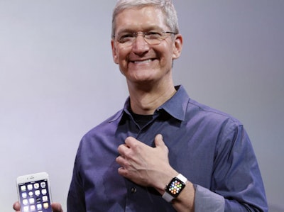 Mnet 186120 Tim Cook Apple Watch Associated Press 640x478 0