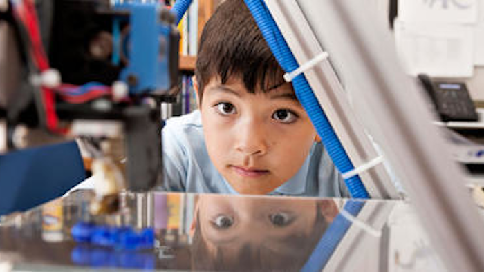 Mnet 43748 Kid Watching 3d Printer