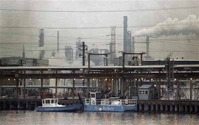 Mnet 120468 Exxonrefinery