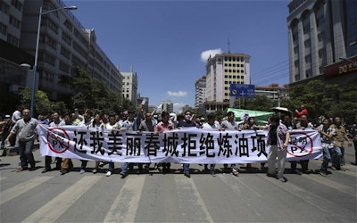 Mnet 121116 Chinesechemplantprotest