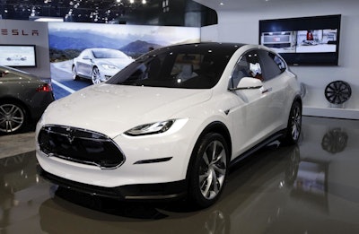 Mnet 187439 Tesla Suv 1