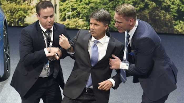 Mnet 171276 Bmw Ceo Krueger Faints