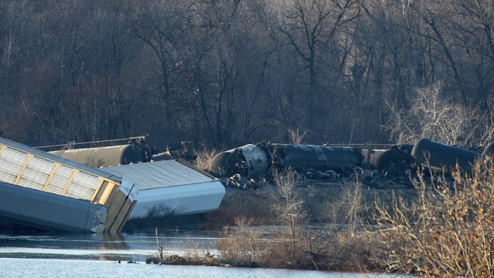 Mnet 50677 Wis Train Derail Ap