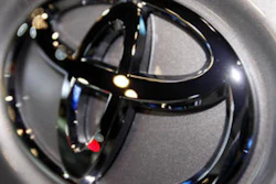 Mnet 51258 Toyota Emblem Ap 1