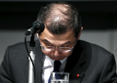 Japanese air bag maker Takata Corp. Chairman and CEO Shigehisa Takada bows during a press conference regarding the expanding recall of his company's airbags, in Tokyo. (AP Photo/Shuji Kajiyama, File)