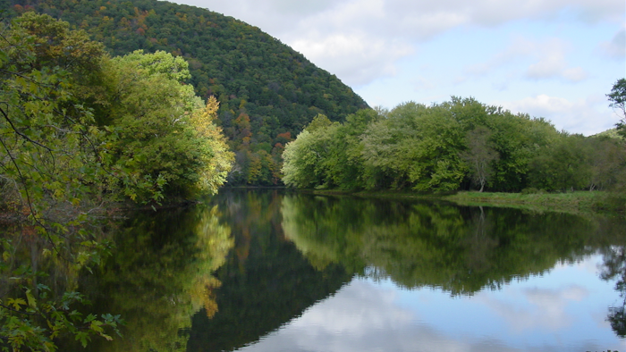 Mnet 122887 Housatonic River