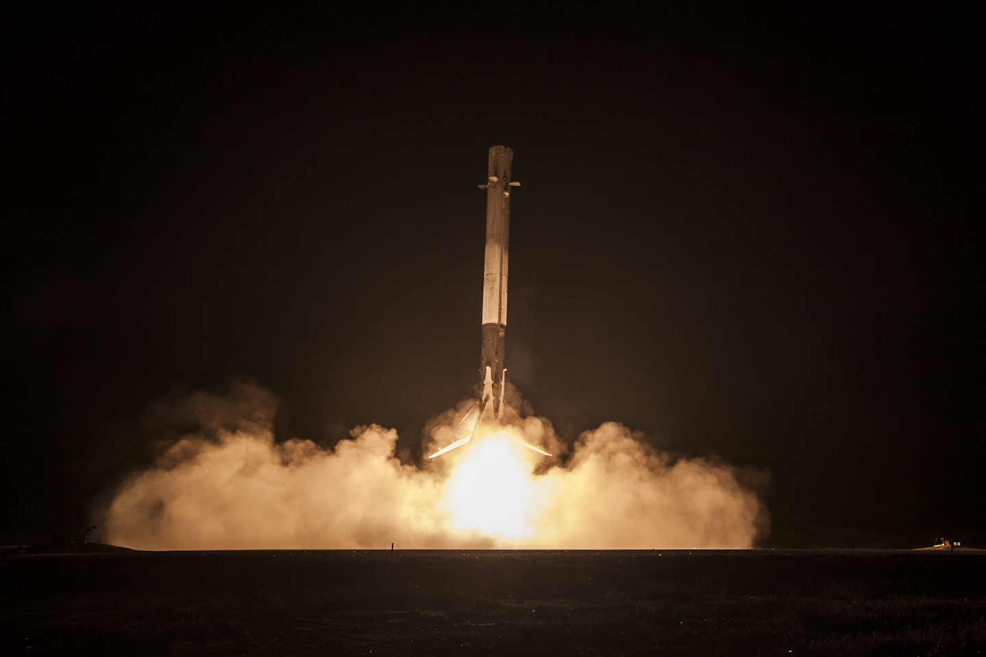 SpaceX's Falcon 9 touching down in December. (Image credit: SpaceX)