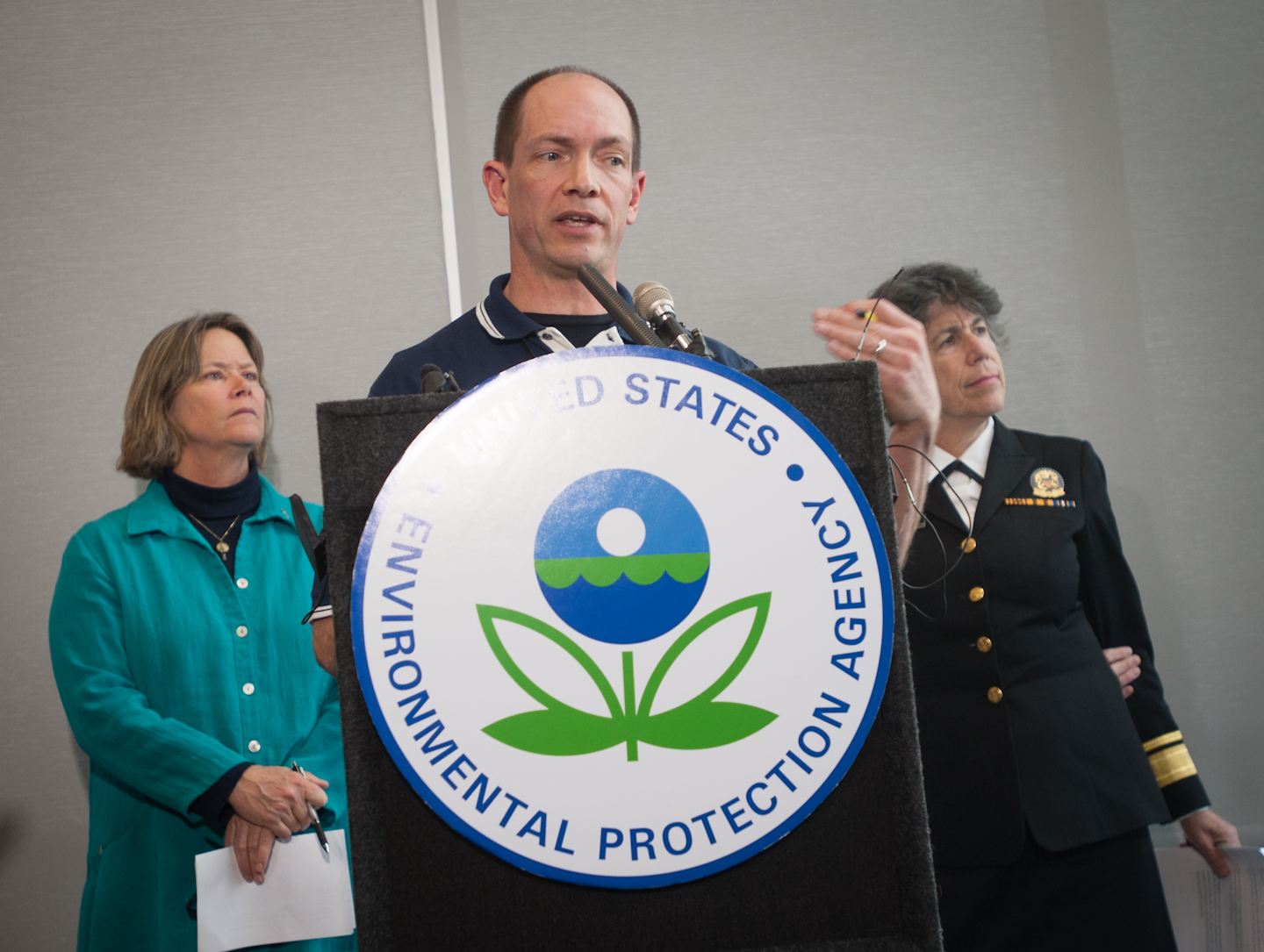 Environmental Protection Agency On-Scene Coordinator Mark Durno during a press conference discussing water samples at the EPA Command Post in Flint, Mich., Thursday, Feb. 4, 2016. (John M. Galloway/Detroit News via AP)