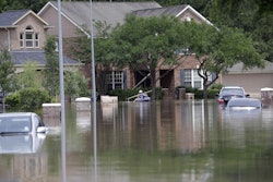 Mnet 123522 Aptopix Severe Weathe Parr