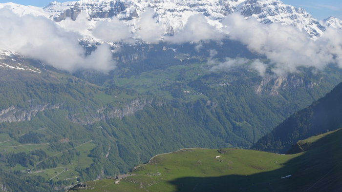 To get to the plant, workers use a cable car to cover the first 1,000 meters (3,280 feet) in elevation. (Image credit: GE Reports/Eric Lenoir)