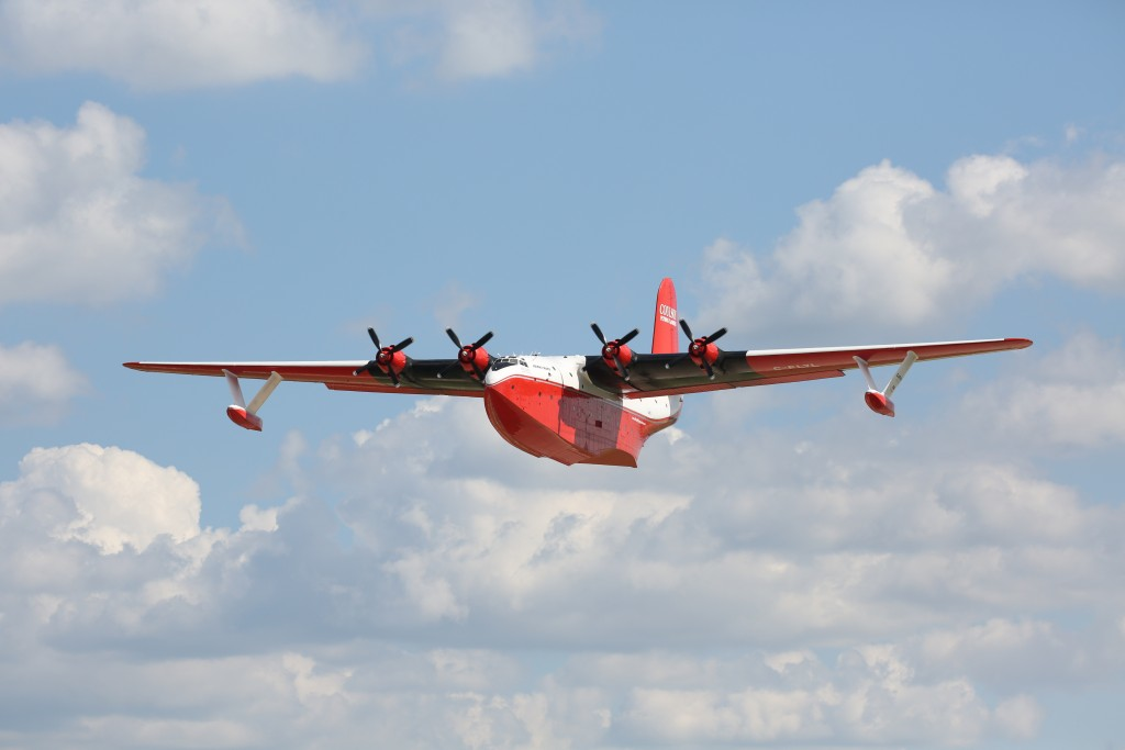 This year, the show even attracted the Hawaii Mars flying boat, the world’s largest water bomber. Only six of these planes were built and this one is the last one flying. (Photo: GE Reports)