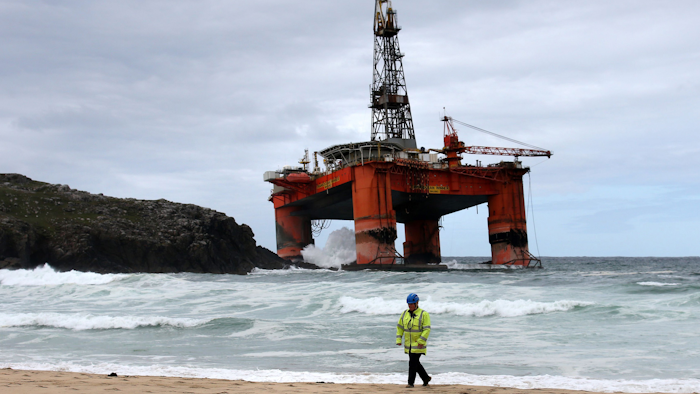 Mnet 124174 Britain Oil Rig Groun Parr 0