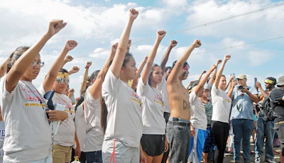 Mnet 124193 Pipeline Protesters Parr