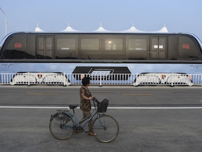 Mnet 192052 636058065991133963 Ap China Straddling Bus 2