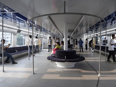 Mnet 192053 636058065987857942 Ap China Straddling Bus 1