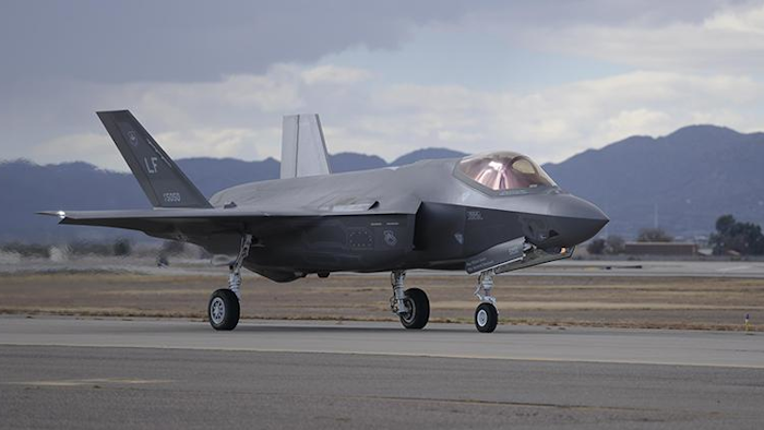 An F-35A Lightning II taxies on the runway at Luke Air Force Base in Arizona on Dec. 14, 2015. (Image credit: U.S. Air Force photo/Airman 1st Class Ridge Shan)