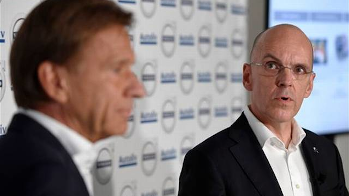 Hakan Samuelsson, left, MD Volvo Cars Group, and Jan Carlson, MD Autoliv, speak during a press conference in Stockholm, Sweden, Tuesday Sept. 6, 2016. (AP Photo)