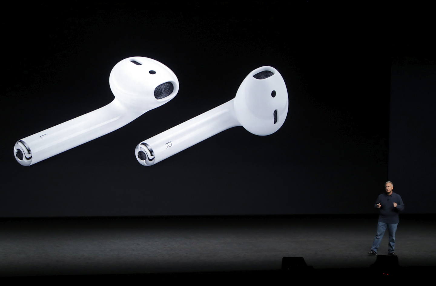 Phil Schiller, Apple's senior vice president of worldwide marketing, talks about the features on the new iPhone 7 earphone options during an event to announce new products, Wednesday, Sept. 7, 2016, in San Francisco. (AP Photo/Marcio Jose Sanchez)