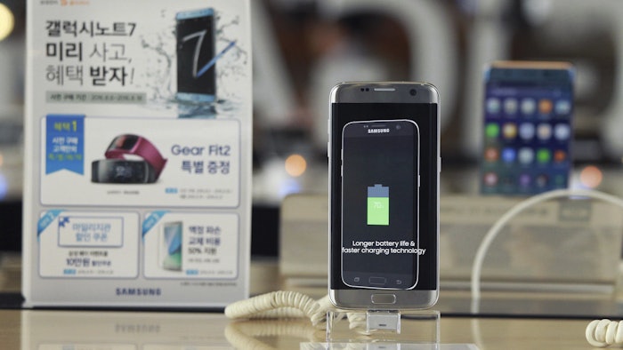 Samsung Electronics recommended South Korean customers to stop using the new Galaxy Note 7 smartphones, which the company is recalling worldwide after several dozen of them caught fire. (AP Photo/Ahn Young-joon)