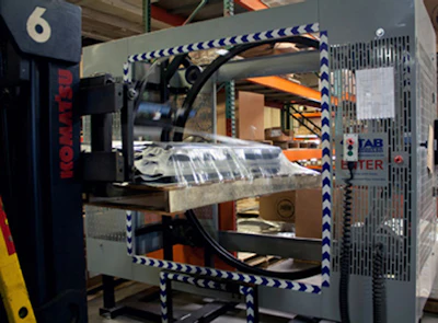 Mnet 173827 Tab Wrapper Tornado Wraps Around Pallet At De Wys Manufacturing Up Close Web