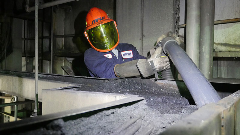 Worker uses compressed air/vacuum cleaning tool for removal of combustible dust from electrical cable trays in coal-fired power plant. Source: MPW Industrial Services.