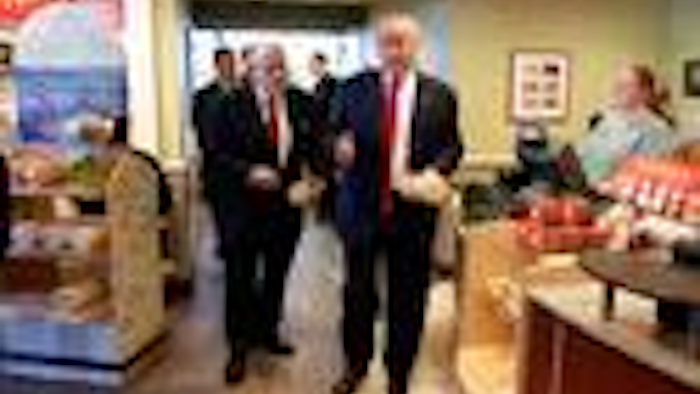 Mnet 95181 Trump Food Policy Ap Tn