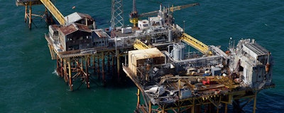 Mnet 174445 Oil Platform Fire Pen