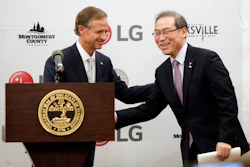 Tennessee Gov. Bill Haslam, left, introduces Dan Song, the president of LG's home appliances division, during an announcement Tuesday, Feb. 28, 2017, in Nashville, Tenn. It was announced that South Korean appliance maker LG Electronics Inc. has selected Clarksville, Tenn., as the site for its washing machine plant in the United States. The 829,000-square-foot facility is projected to cost $250 million and create 600 new jobs. (Image credit: Mark Humphrey/ AP Photo)