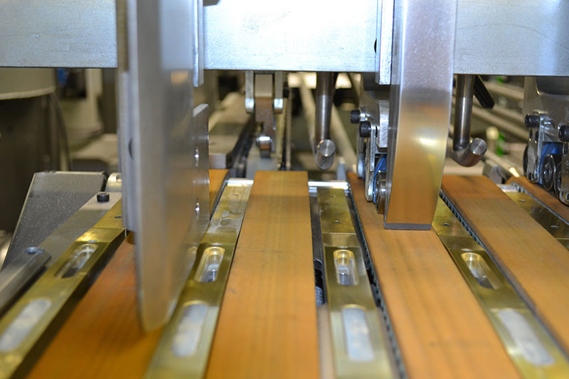 WSI developed vacuum belt conveyors with an aerodynamic advantage that keeps beer basket cartons flat and in one plane.