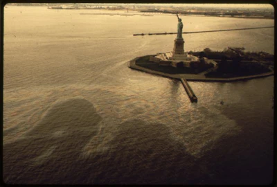An oil slick around NYC. Photo: NARA