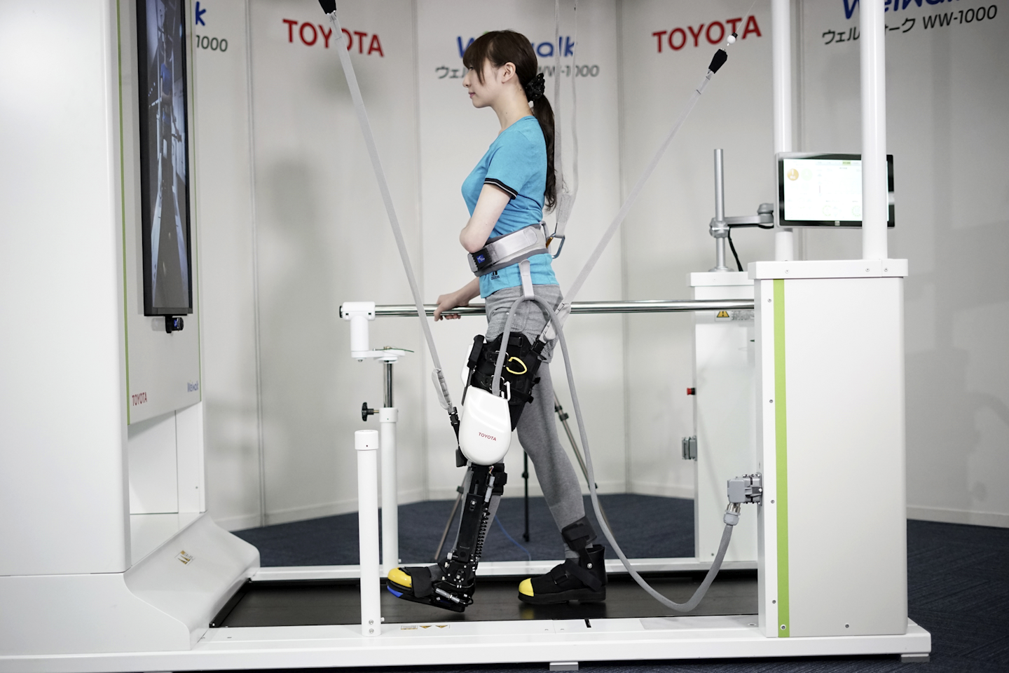 Mnet 193054 Japan Toyota Robot Minn 2