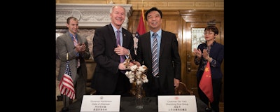 Mnet 174899 Governor Asa Hutchinson