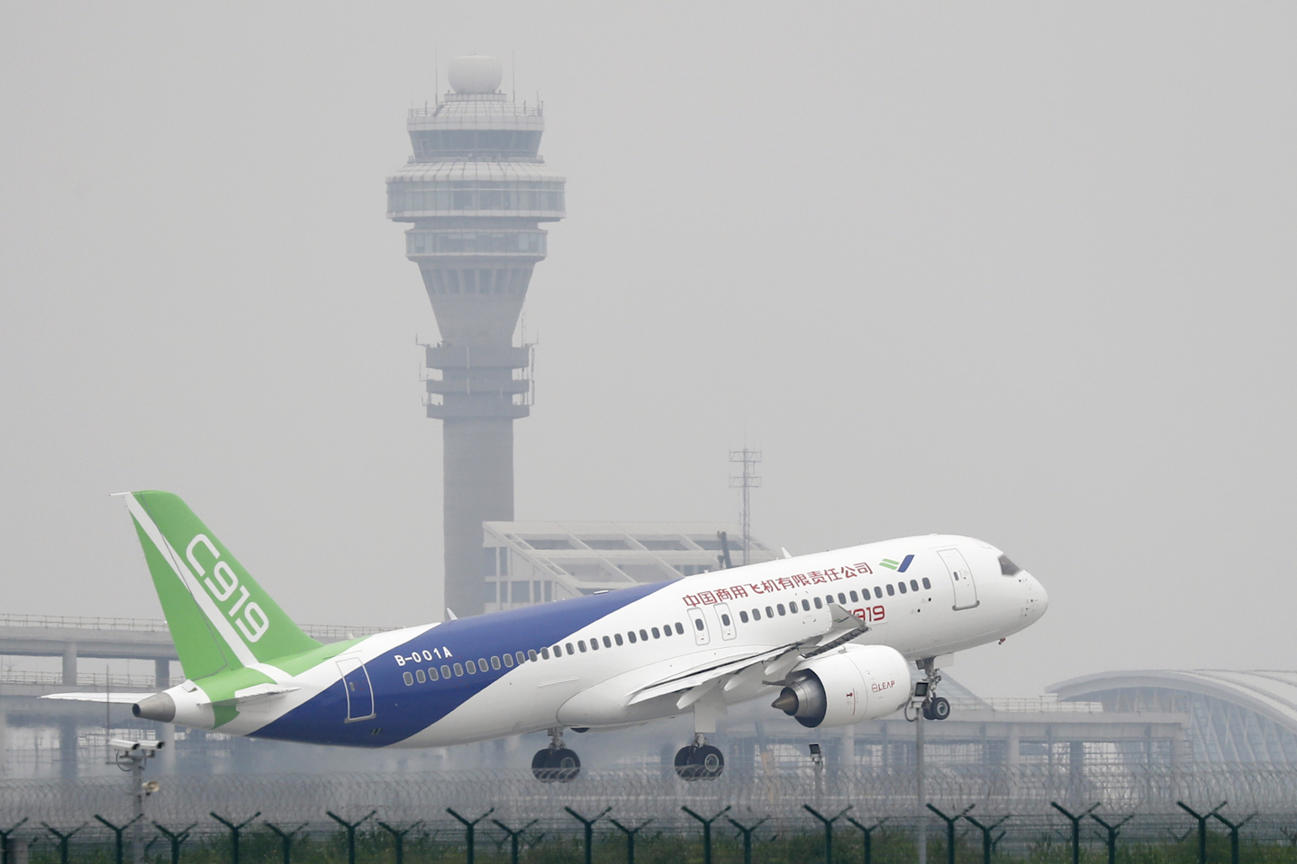 A Chinese-made C919 passenger jet takes off on its first flight at Pudong International Airport in Shanghai, Friday, May 5, 2017. The first large Chinese-made passenger jetliner took off on its maiden test flight, a symbolic milestone in China's long-term goal to break into the Western-dominated aircraft market. (AP Photo/Andy Wong, Pool)