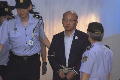 Moon Hyung-pyo arrives at Seoul Central District Court (AP photo)
