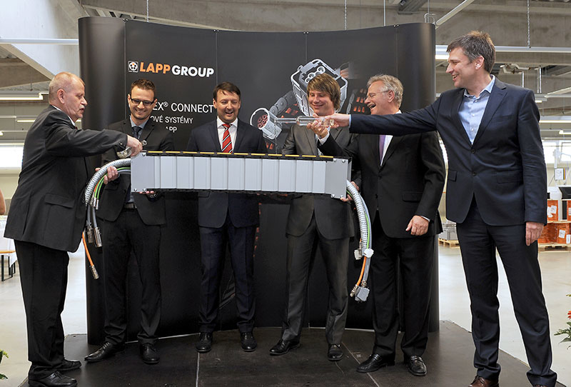 At the opening of the new assembly facility in the Czech town of Otrokovice, the first power chain off the assembly line was ‘baptised’ with sliwowitz brandy in line with local tradition.