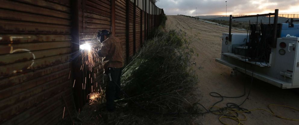 Mnet 108940 Trump Border Wall Ap
