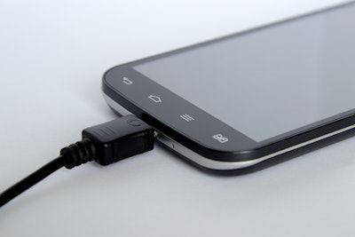 Mnet 126109 Cellphonecharging
