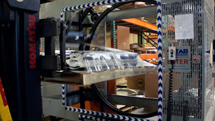Mnet 175943 Tab Wrapper Tornado Wraps Around Pallet At De Wys Manufacturing Up Close Web 0