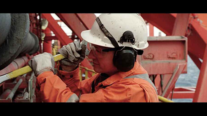 Mnet 176024 10 Tips To Improve Oil Rig Worker Safety Header1