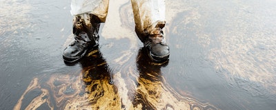 Mnet 126602 Oil Spill Shutterstock