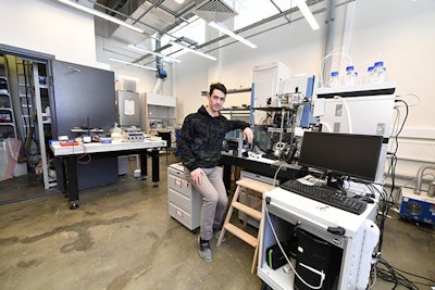 Skoltech and MIPT researcher Yury Kostyukevich, one of the creators of the new device. (Skoltech Press Office)